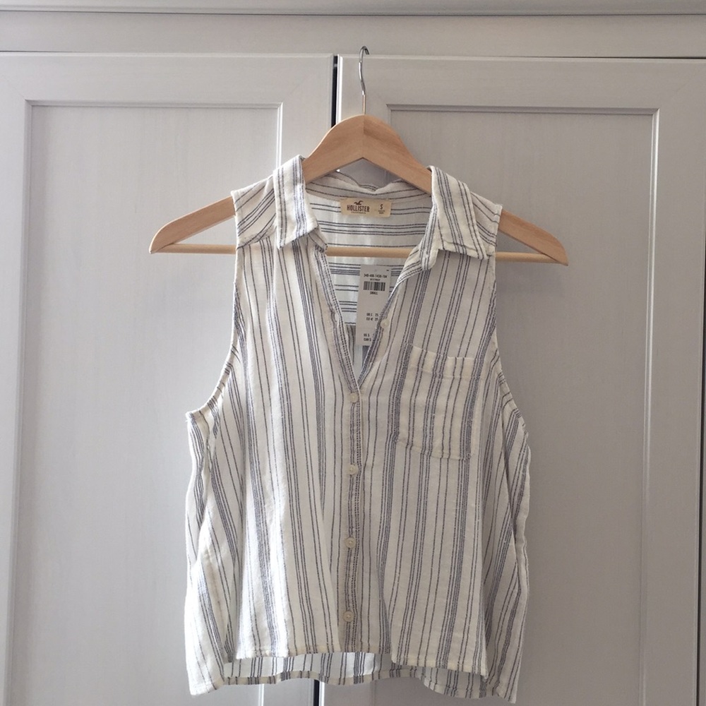 BRAND NEW hollister crop button up